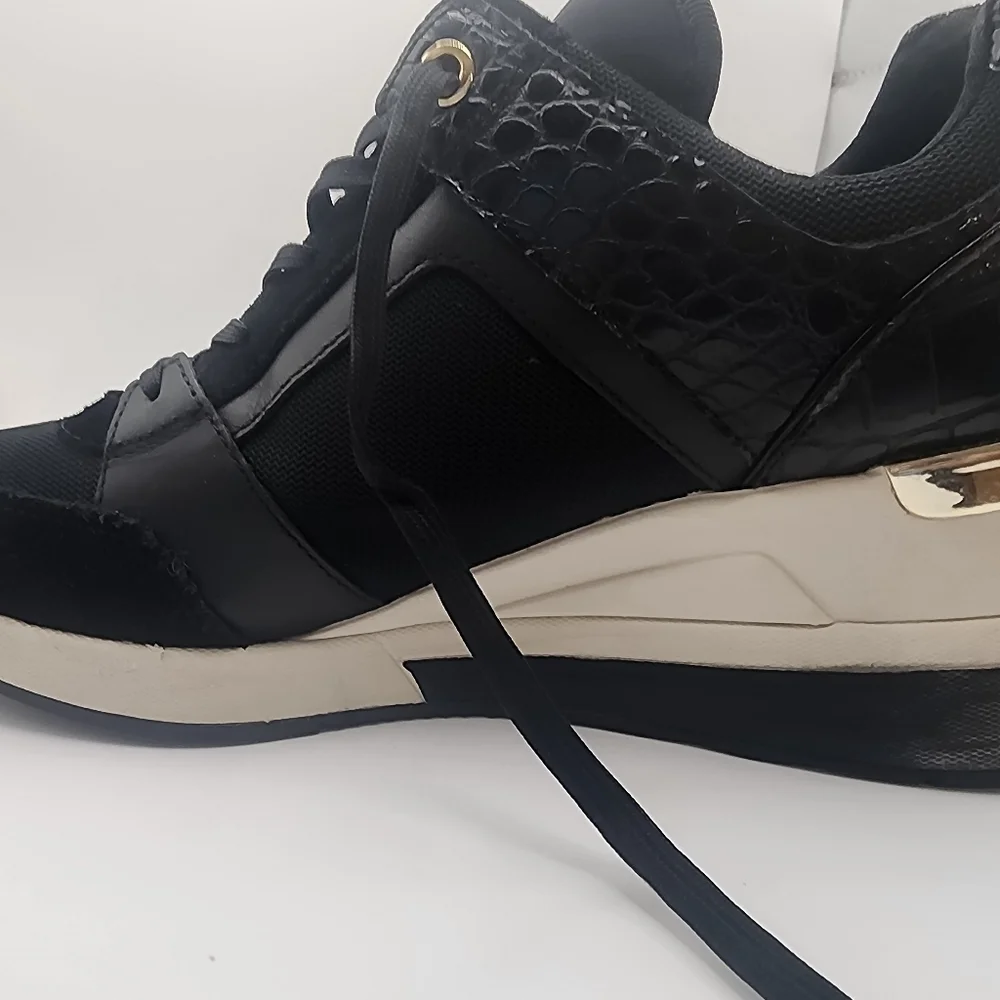 Michael Kors Wedge Sneakers Back And Gold Size 8.5.